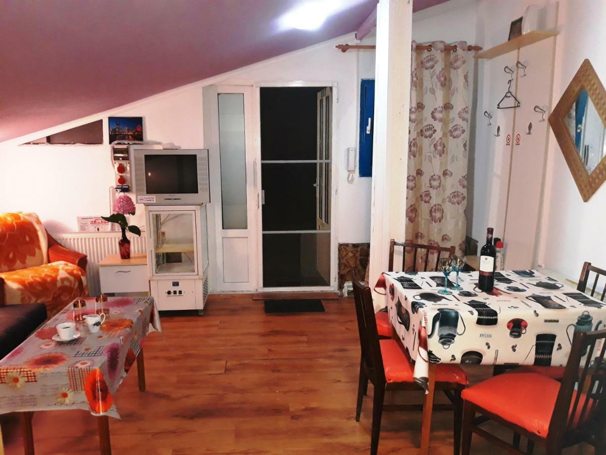 Hostel Pascalis Alesd Bagian luar foto